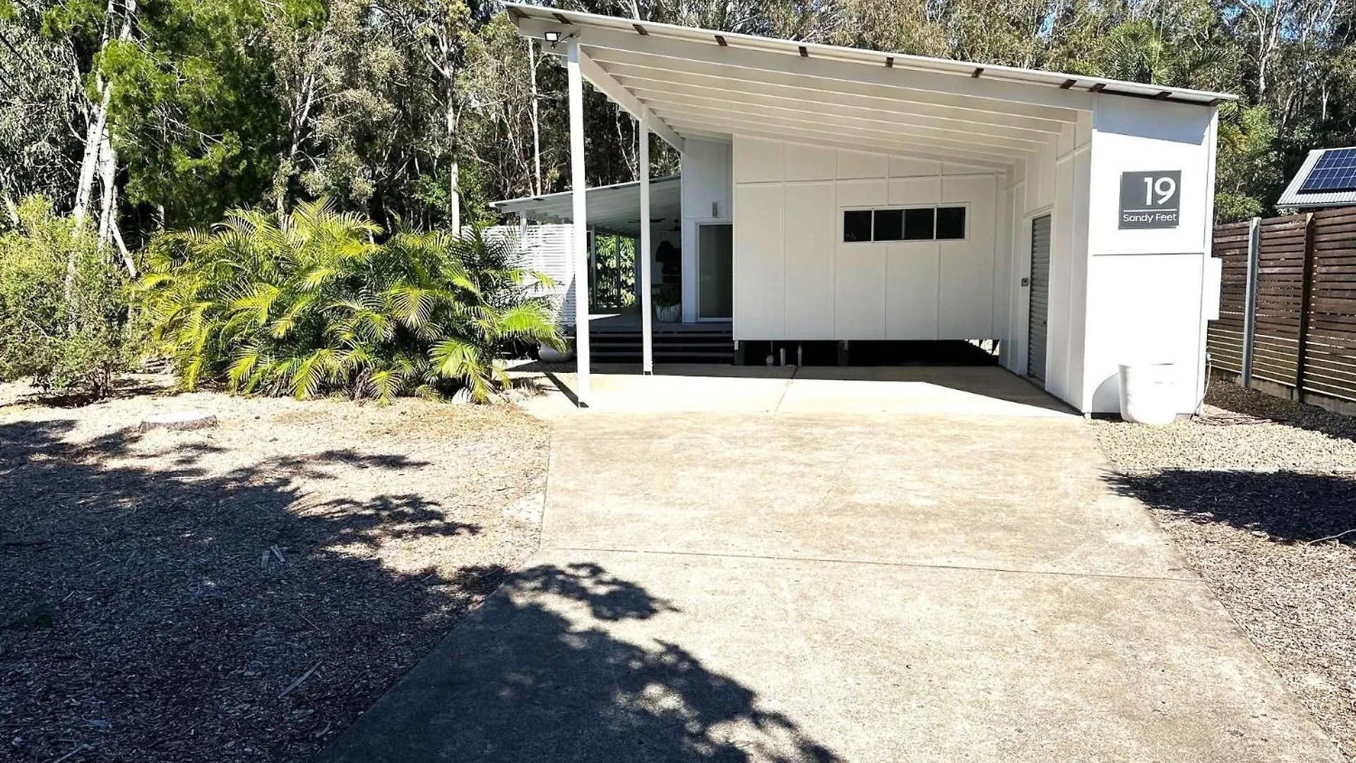 Sandyfeet House Rainbow Beach